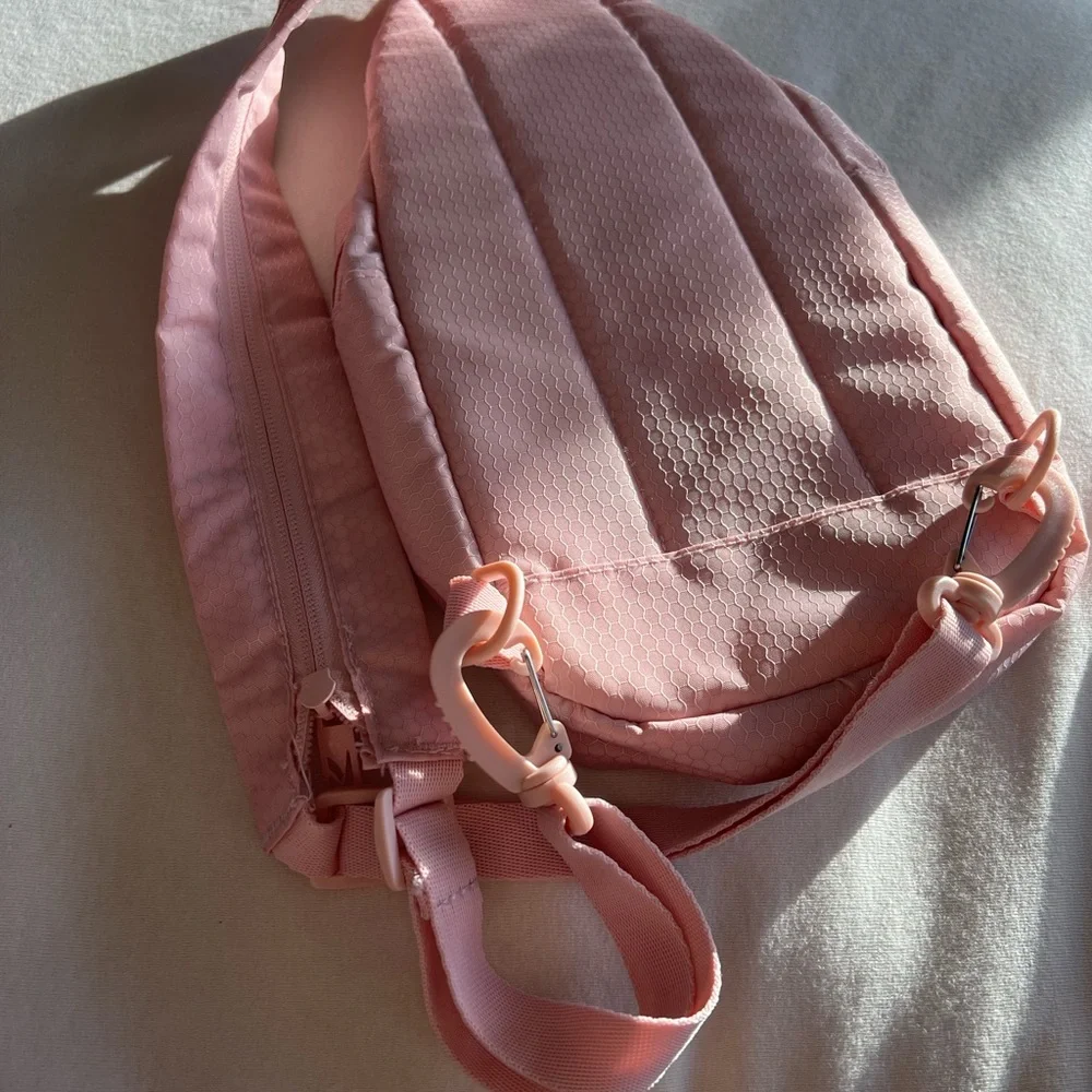Reebok Pink Sling Bag Gym - Picture 2 of 2